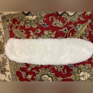 White fur-like stole 40”